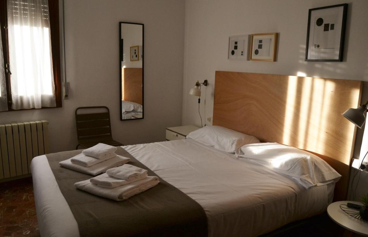 Tres Puentes Anguiano Apartamentos Y Hostal Экстерьер фото