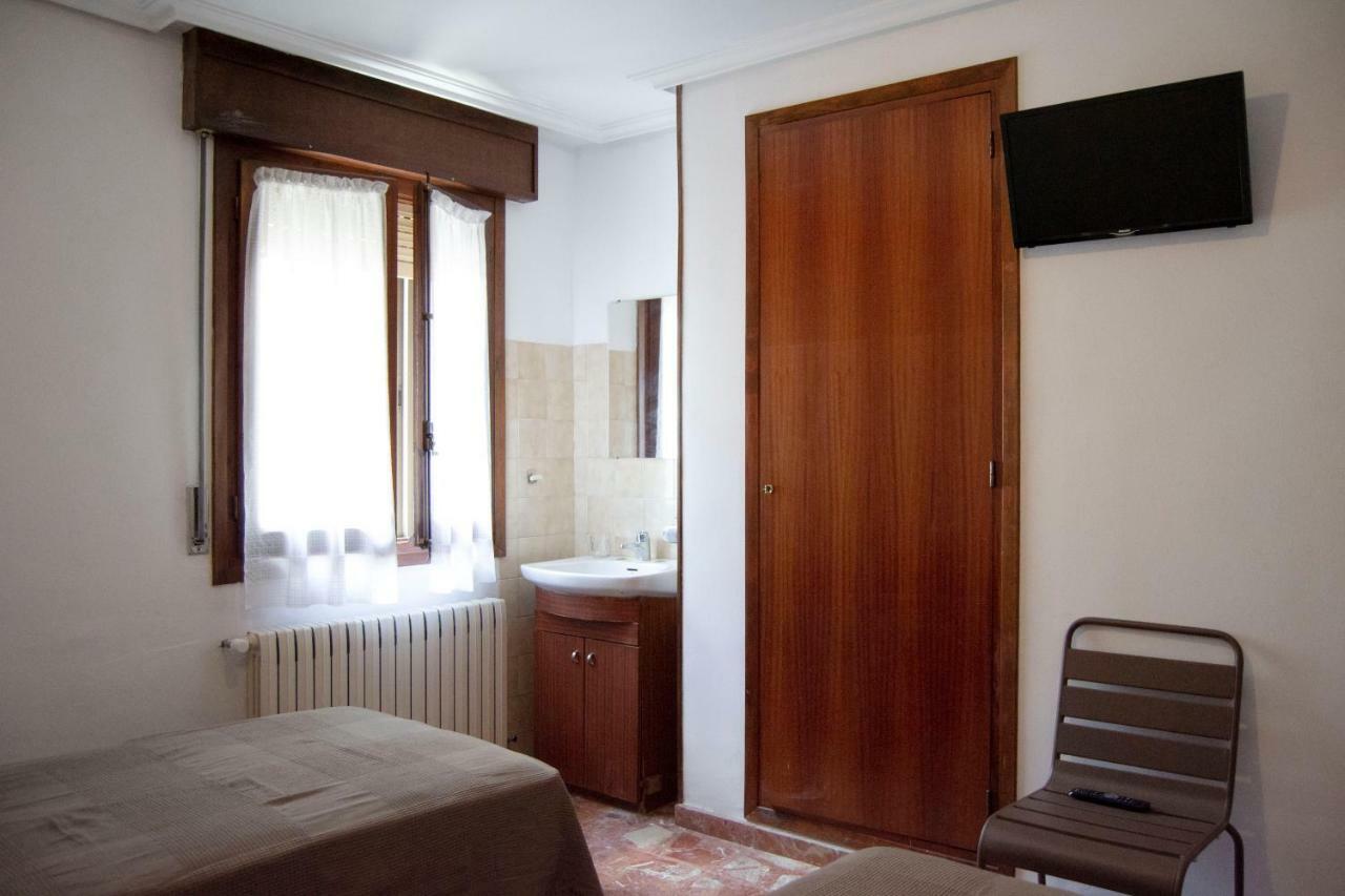 Tres Puentes Anguiano Apartamentos Y Hostal Экстерьер фото