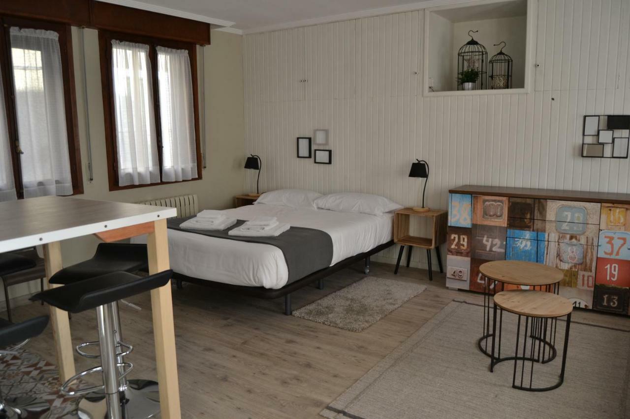 Tres Puentes Anguiano Apartamentos Y Hostal Экстерьер фото
